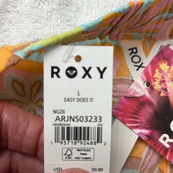 Roxy Easy Does It Mid Rise Floral Print
Pull-On Shorts NWT size L - Picture 11 of 13